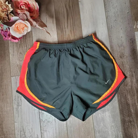 Nike Women's Tempo Running Shorts Size Medium - Picture 1 of 11